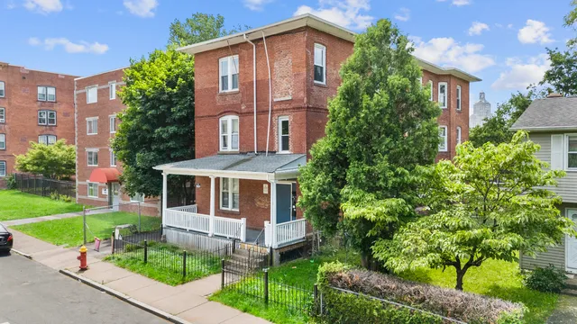 $1,995 | 29 Belden Street, Unit 3, Hartford, CT 06120