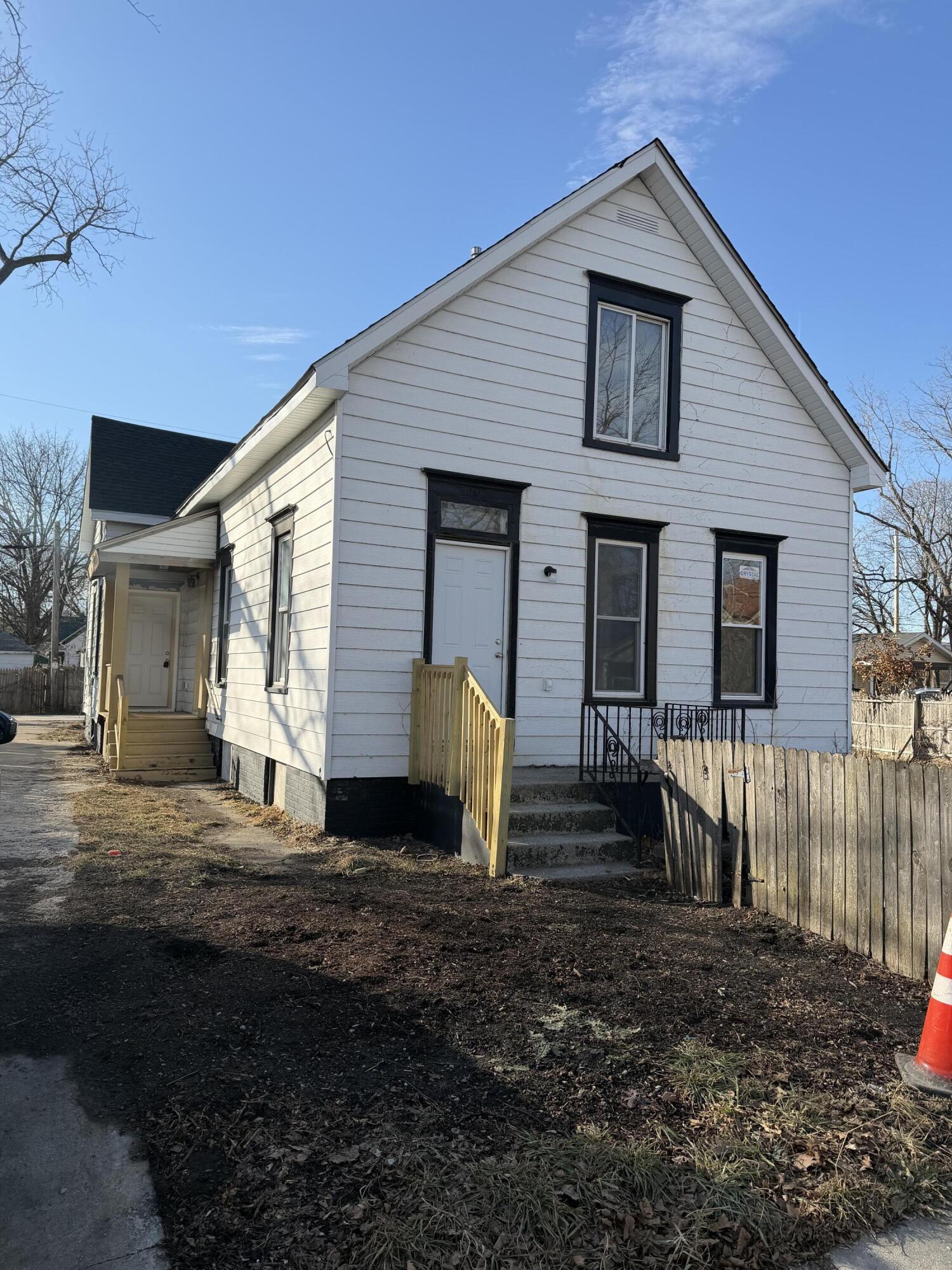 1646 Center Street Racine, WI 53403 - Photo 1 of 16 IMG_1963