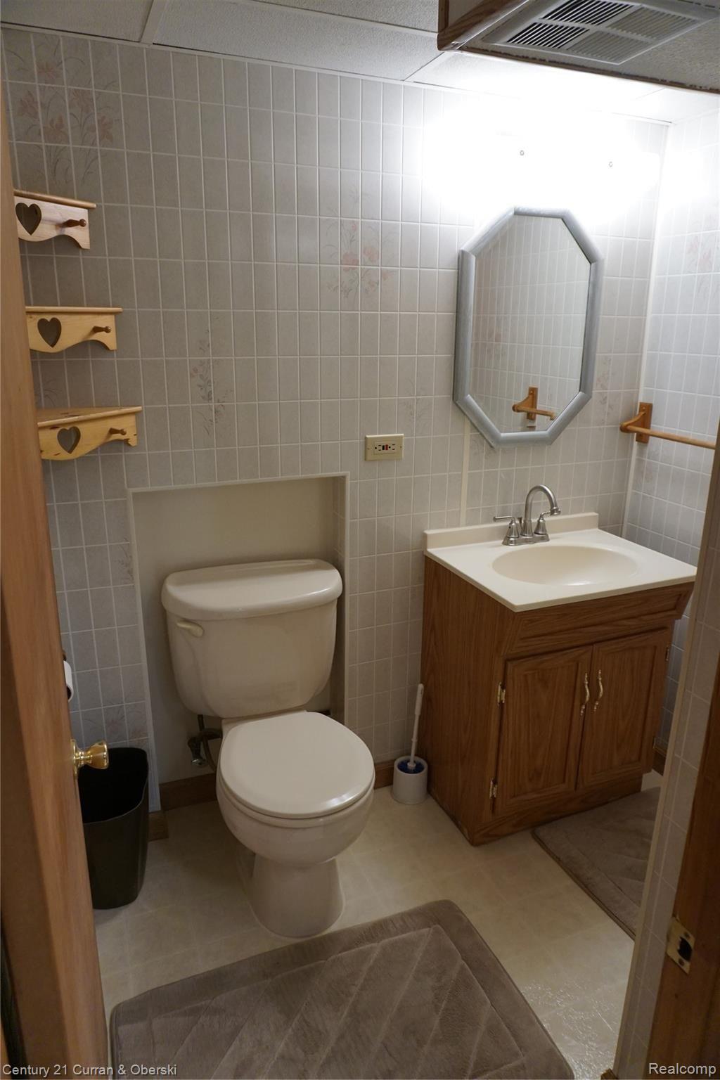 17516 Rougeway Street Livonia, MI 48152 - Photo 21 of 29 DSC00322.JPG