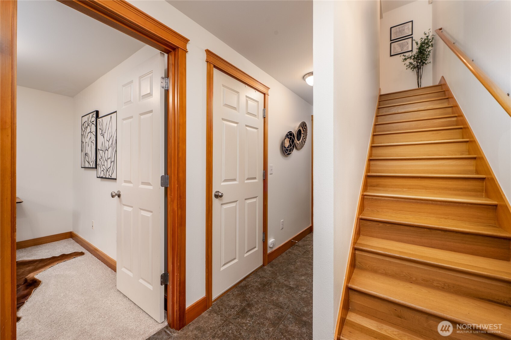 8517 Stone Avenue North, Unit B Seattle, WA 98103 - Photo 3 of 24
