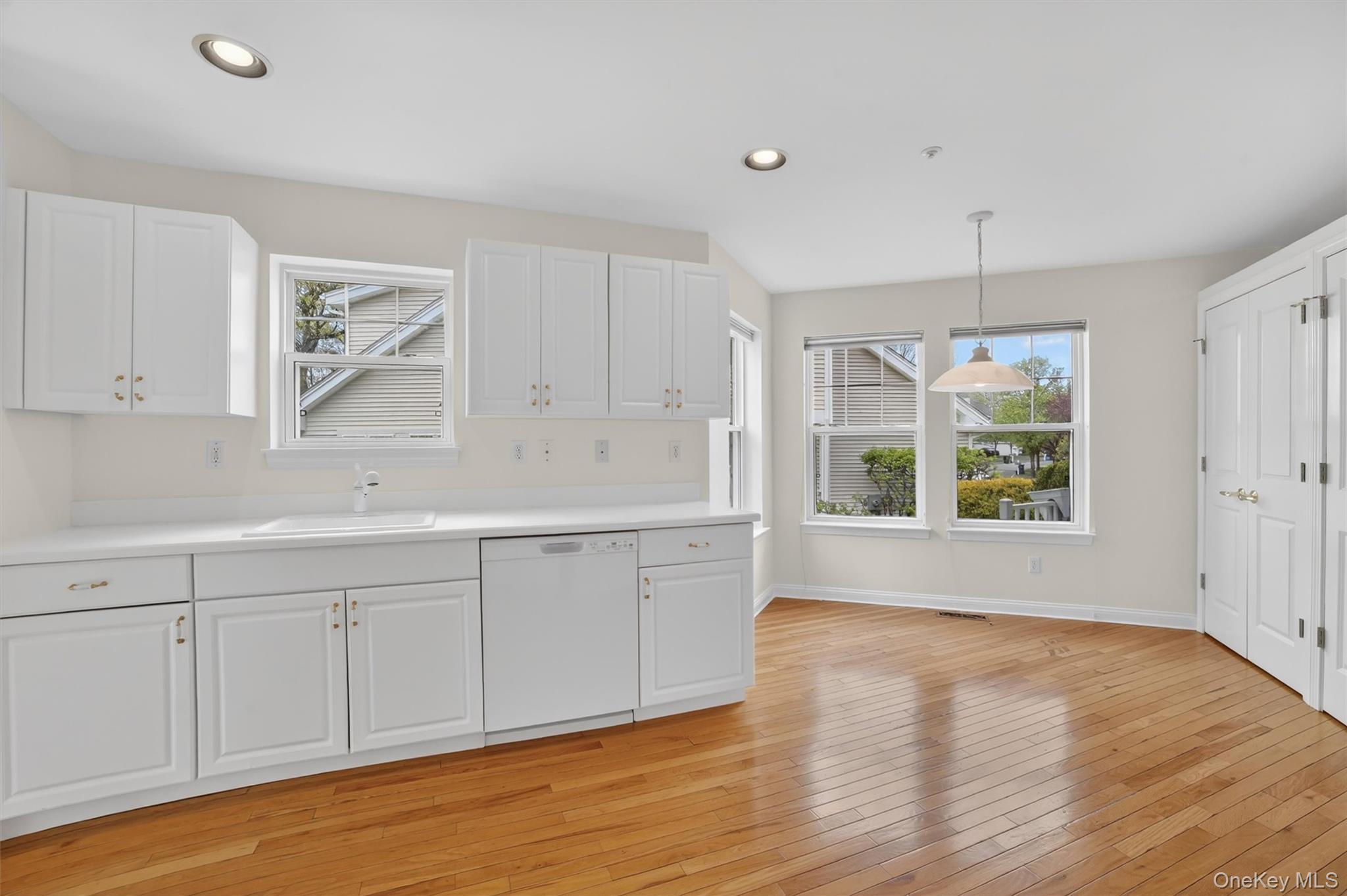107 Winding Ridge Road, Unit 107 White Plains, NY 10603 - Photo 13 of 50 Kitchen