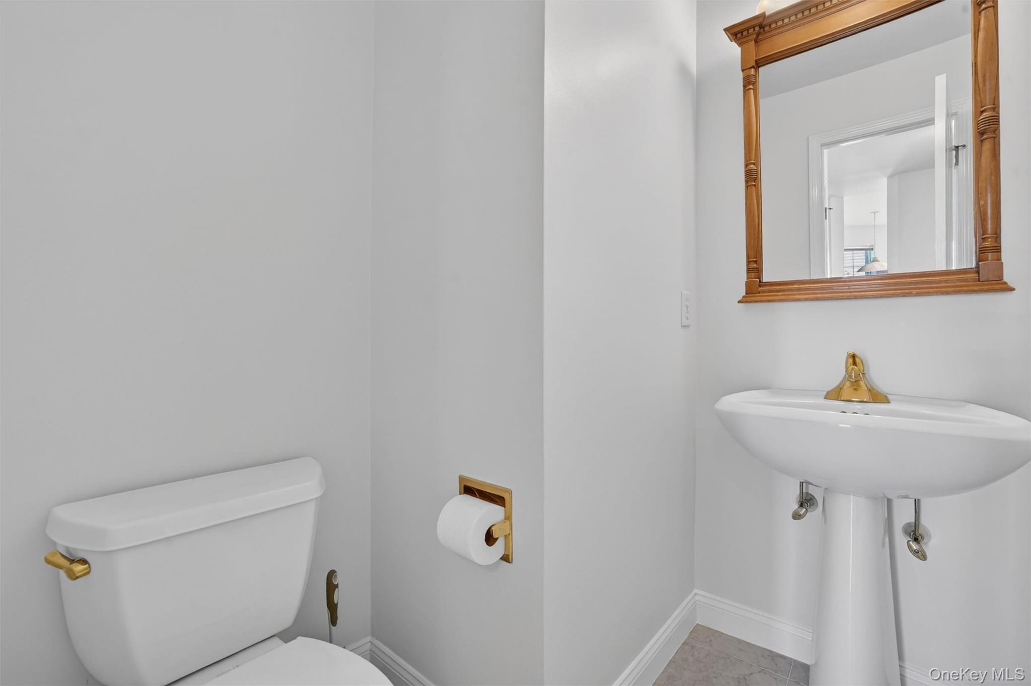 107 Winding Ridge Road, Unit 107 White Plains, NY 10603 - Photo 14 of 50 Powder room