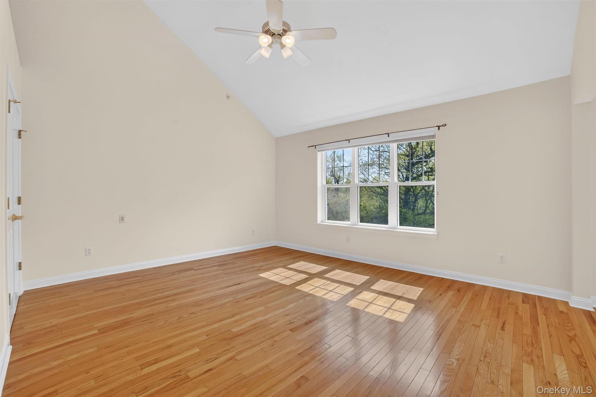 107 Winding Ridge Road, Unit 107 White Plains, NY 10603 - Photo 19 of 50 Master Bedroom