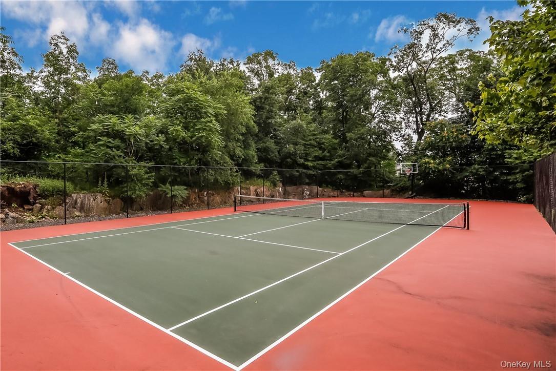 107 Winding Ridge Road, Unit 107 White Plains, NY 10603 - Photo 28 of 30 a view of a tennis court