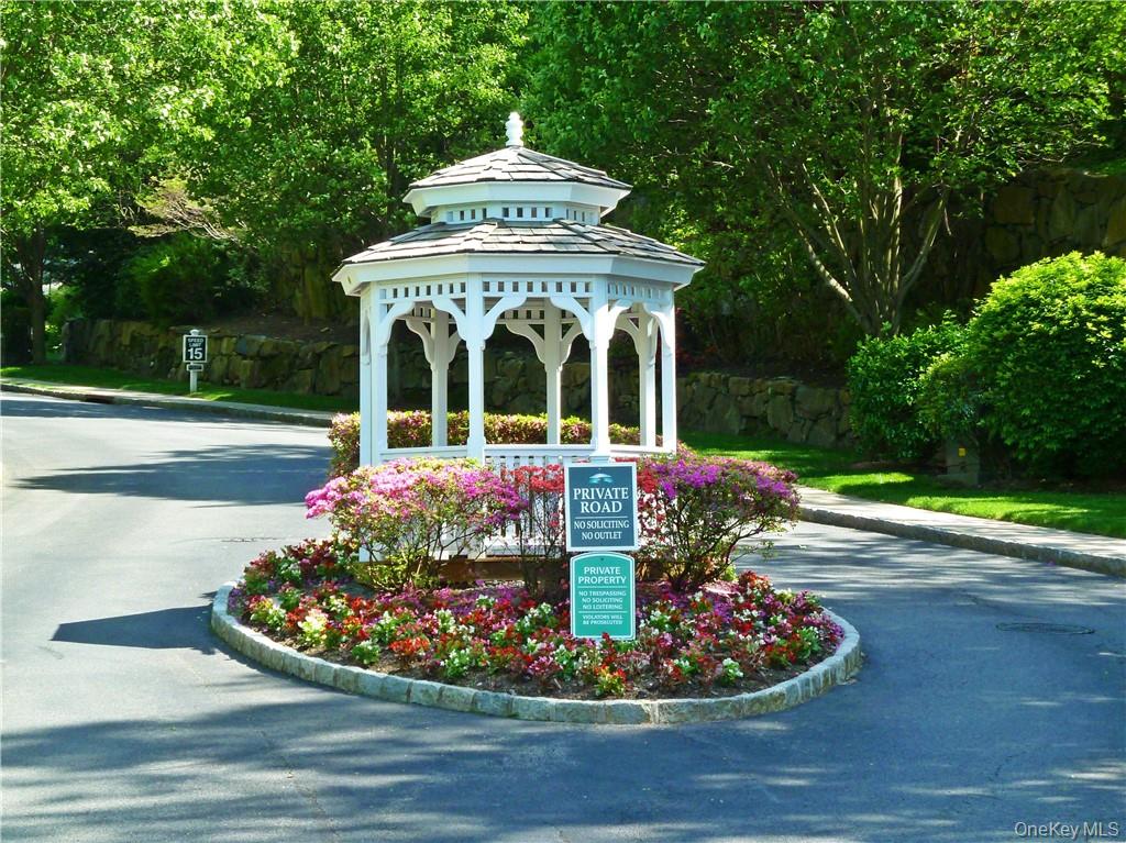 107 Winding Ridge Road, Unit 107 White Plains, NY 10603 - Photo 29 of 30 a front view of a house with garden