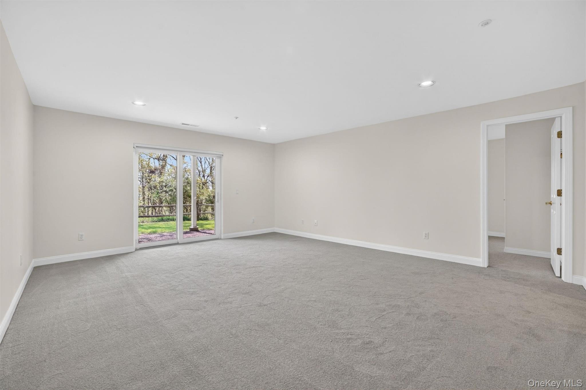 107 Winding Ridge Road, Unit 107 White Plains, NY 10603 - Photo 30 of 50 Family room