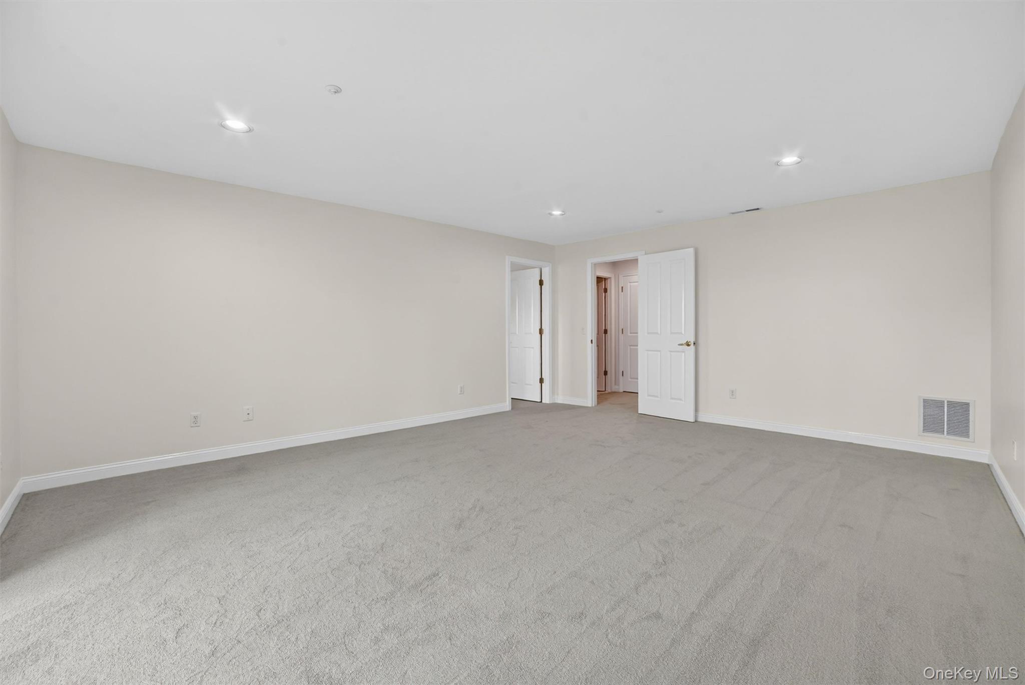 107 Winding Ridge Road, Unit 107 White Plains, NY 10603 - Photo 31 of 50 Family room