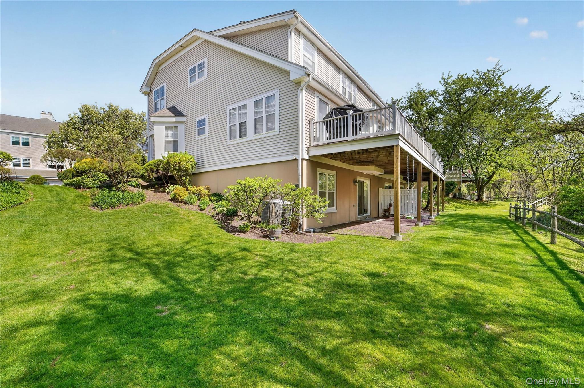 107 Winding Ridge Road, Unit 107 White Plains, NY 10603 - Photo 36 of 50 Side view