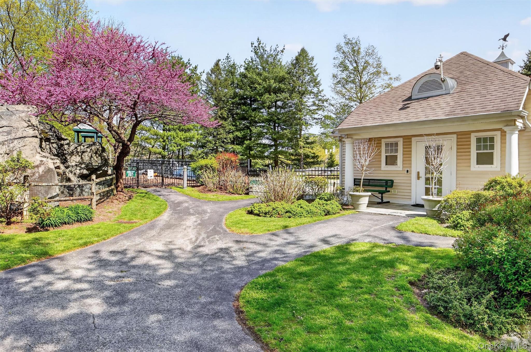 107 Winding Ridge Road, Unit 107 White Plains, NY 10603 - Photo 40 of 50 Clubhouse