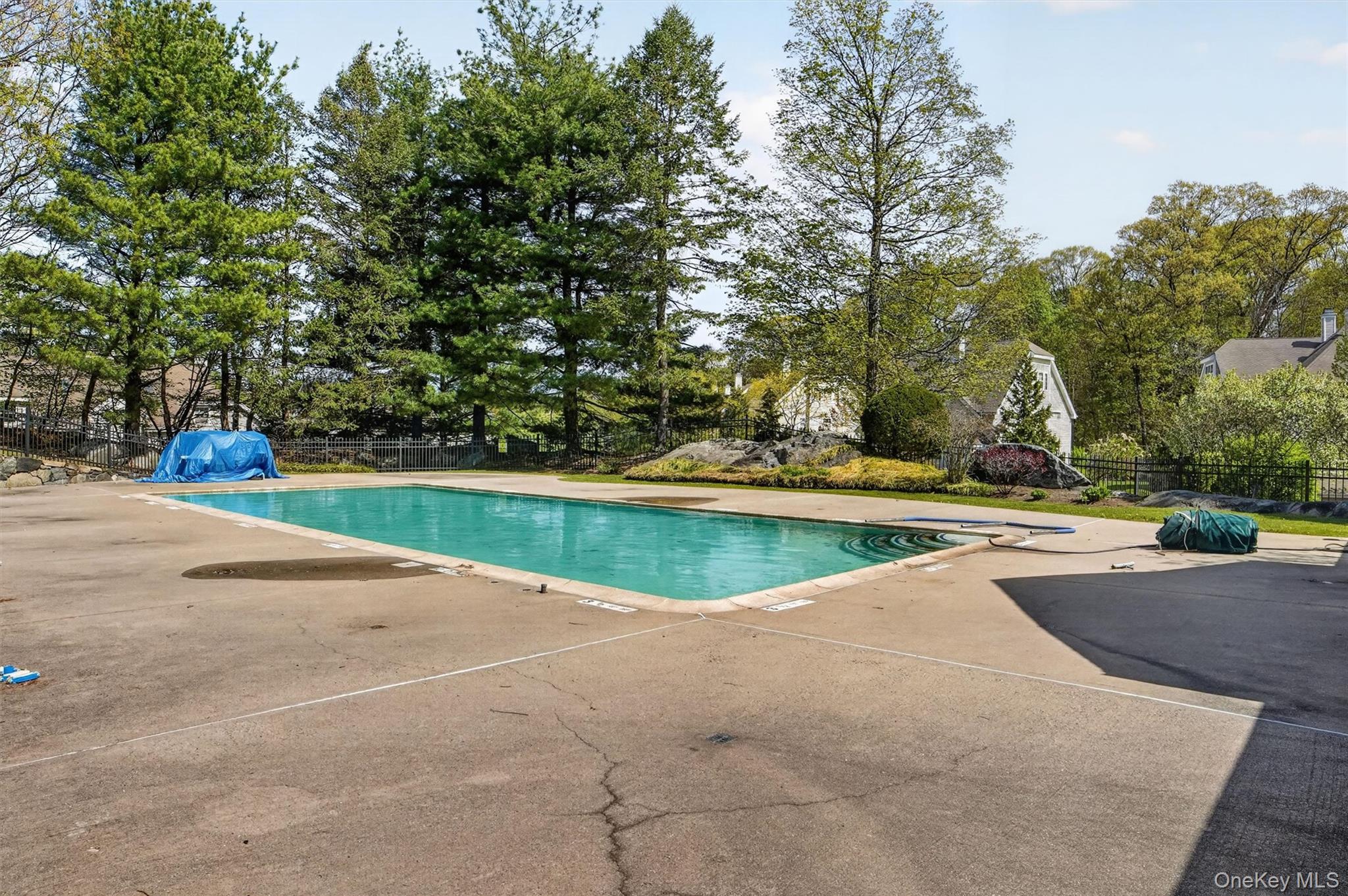 107 Winding Ridge Road, Unit 107 White Plains, NY 10603 - Photo 41 of 50 Pool