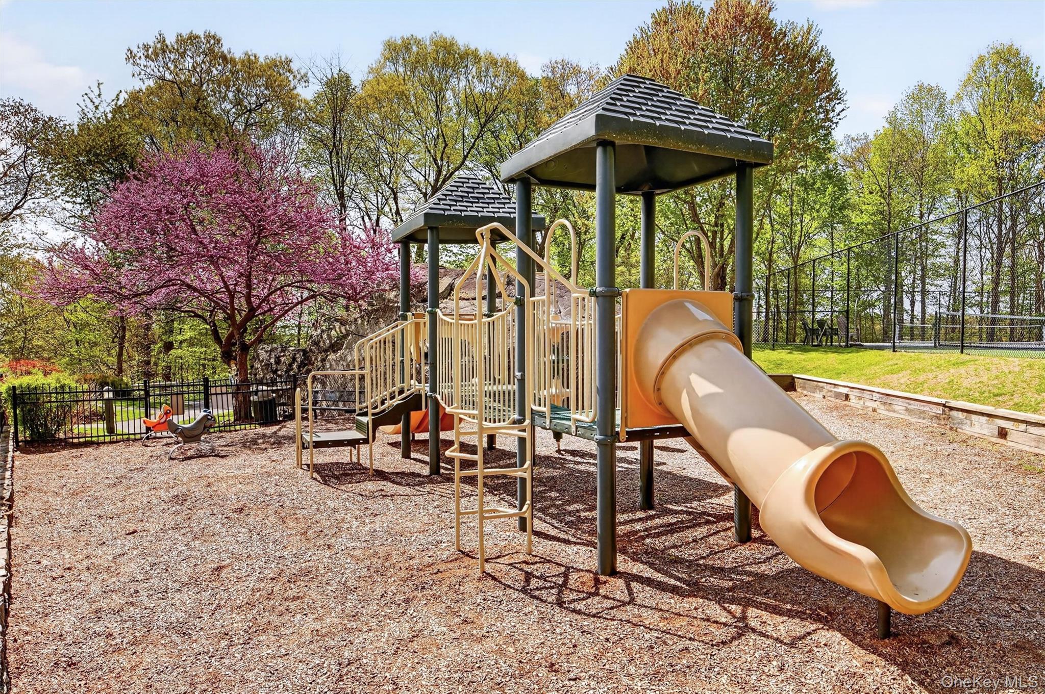 107 Winding Ridge Road, Unit 107 White Plains, NY 10603 - Photo 42 of 50 Playground