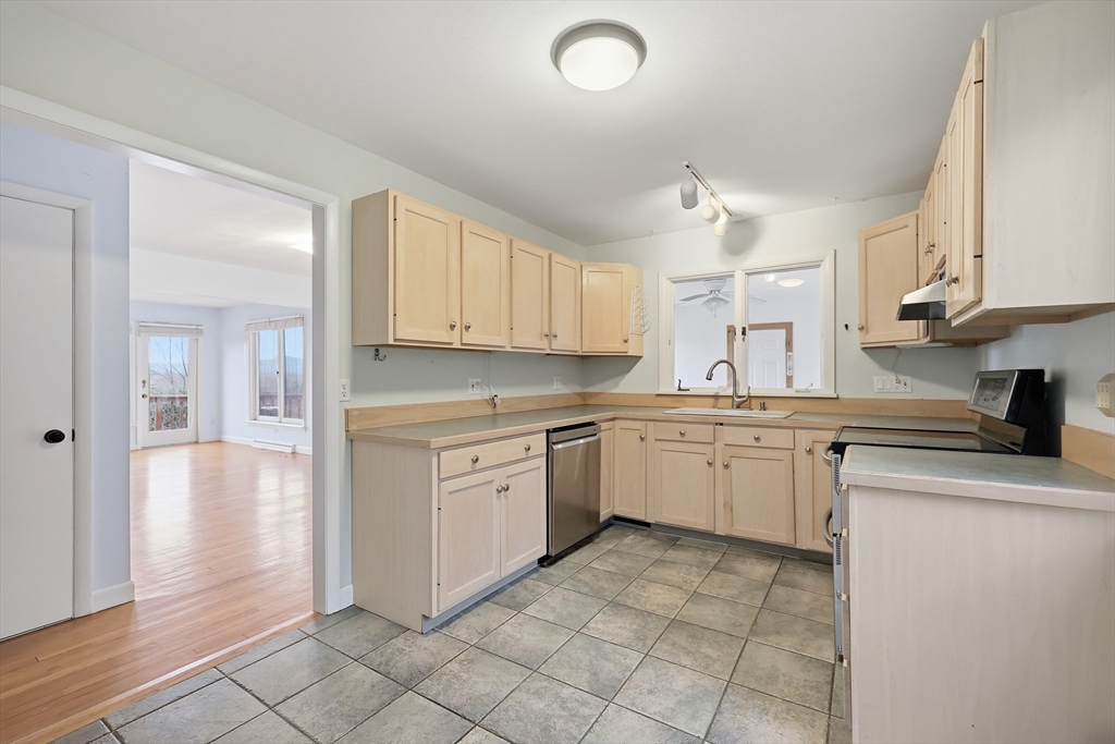 121 Rocky Hill Road Hadley, MA 01035 - Photo 11 of 41