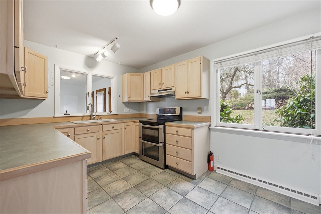 121 Rocky Hill Road Hadley, MA 01035 - Photo 8 of 41