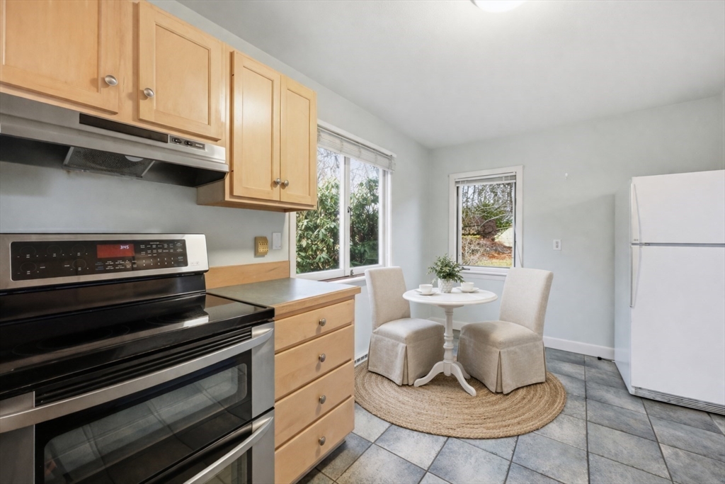 121 Rocky Hill Road Hadley, MA 01035 - Photo 9 of 41