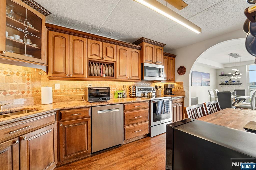 1077 River Road, Unit 903 Edgewater, NJ 07020 - Photo 14 of 37