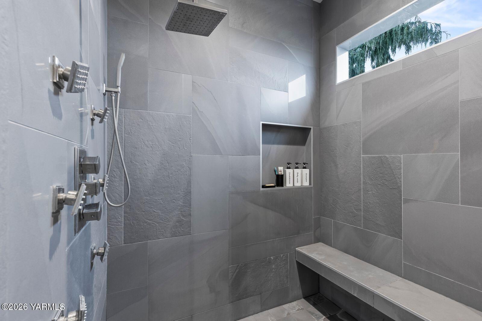 13990 Marble Road Yakima, WA 98908 - Photo 22 of 60 a bathroom with a shower