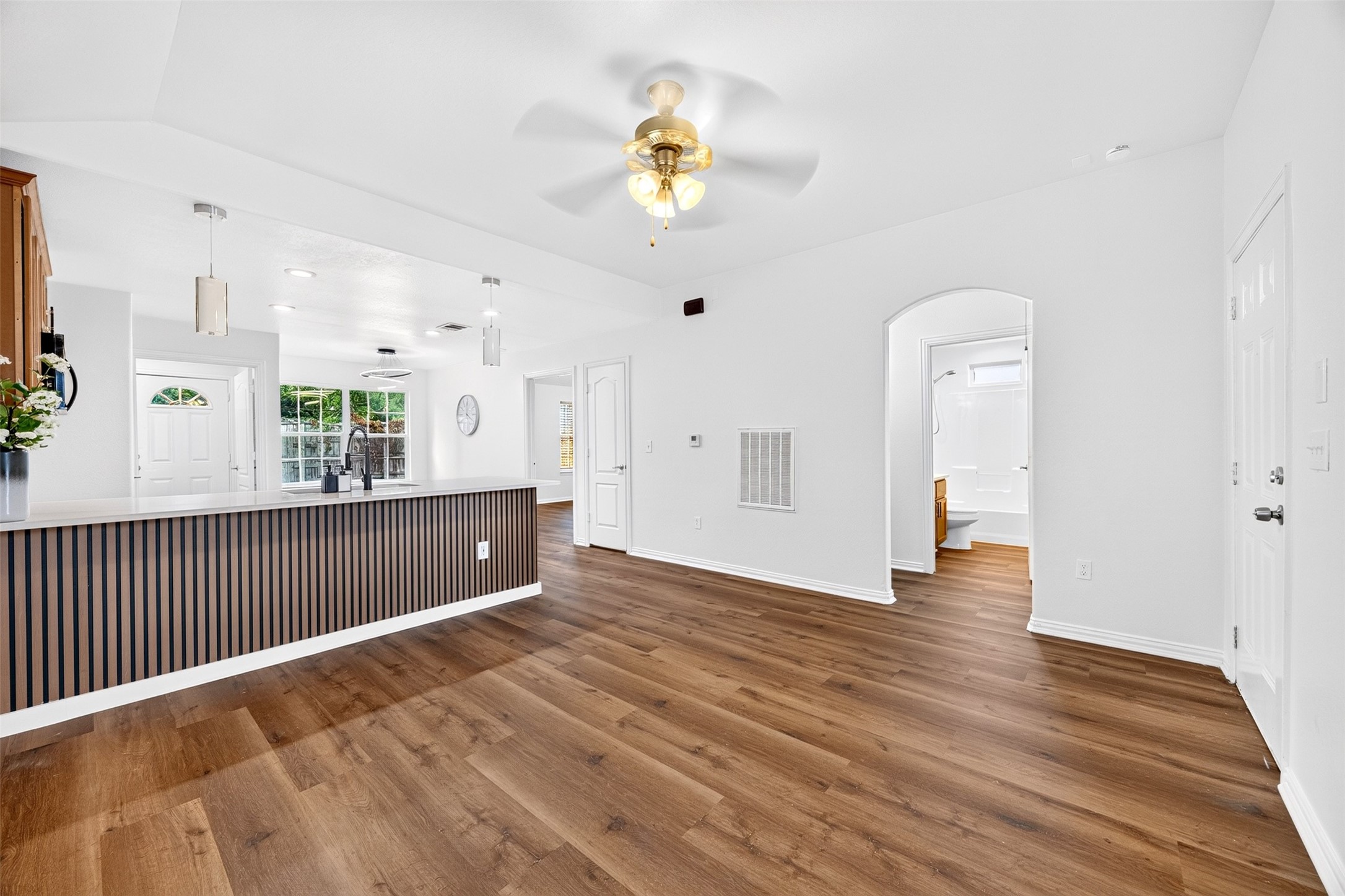 1302 Shearn Street Houston, TX 77007 - Photo 7 of 40
