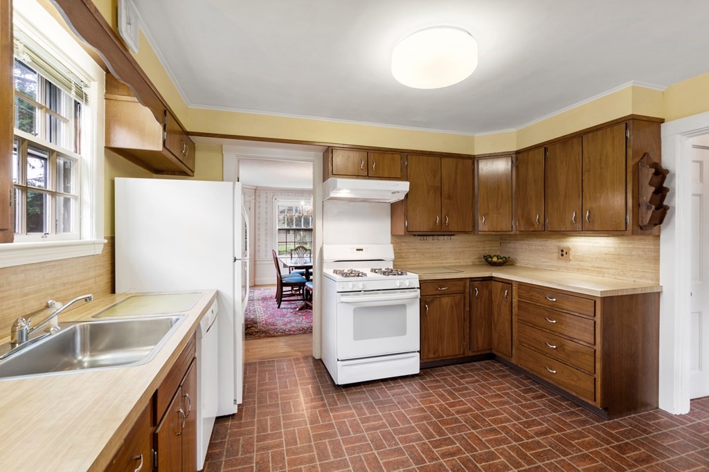 190 Lewis Road Belmont, MA 02478 - Photo 8 of 30 Gallery Image 8