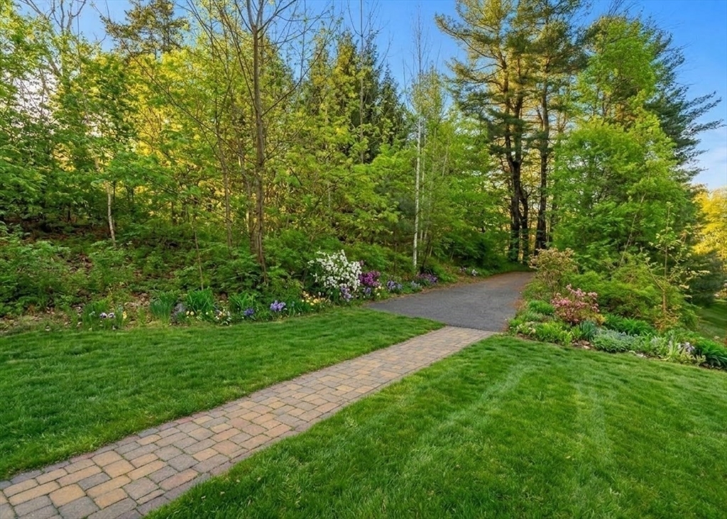 98 R Walnut Street Shrewsbury, MA 01545 - Photo 7 of 42