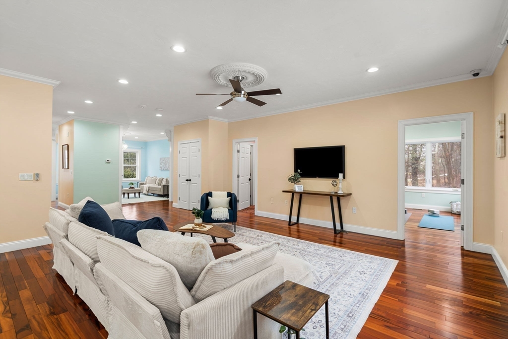 98 R Walnut Street Shrewsbury, MA 01545 - Photo 9 of 42