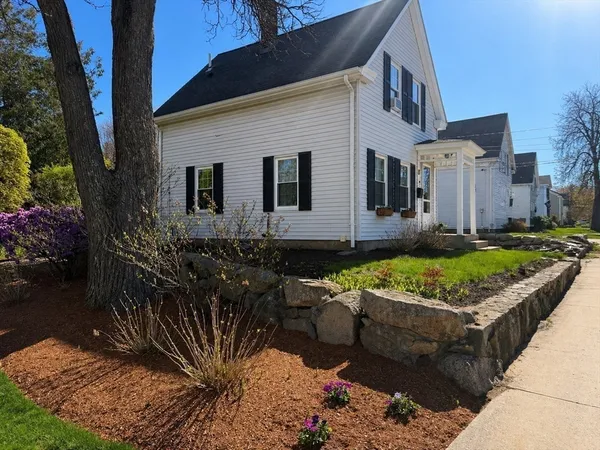 $709,000 | 33 Pleasant Street, Hopkinton, MA 01748