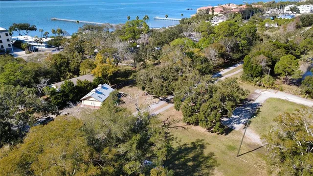 $899,000 | 1136 Douglas Avenue, Dunedin, FL 34698