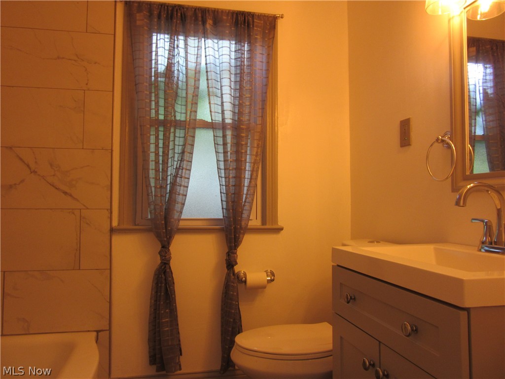 1940 Seneca Road Euclid, OH 44117 - Photo 4 of 24 Gallery Image 4