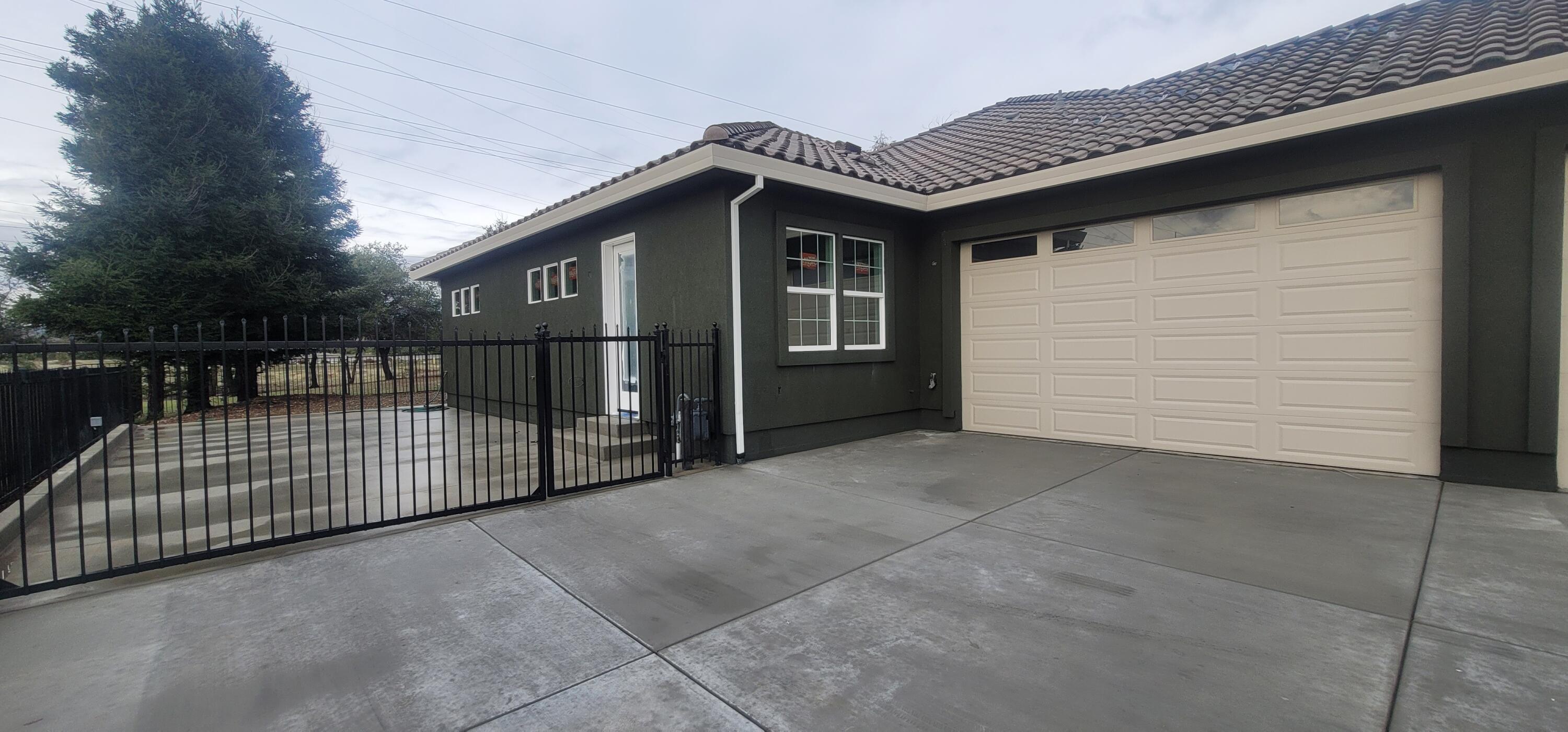 910 Santa Cruz Drive Redding, CA 96003 - Photo 23 of 28 a view of backyard of house