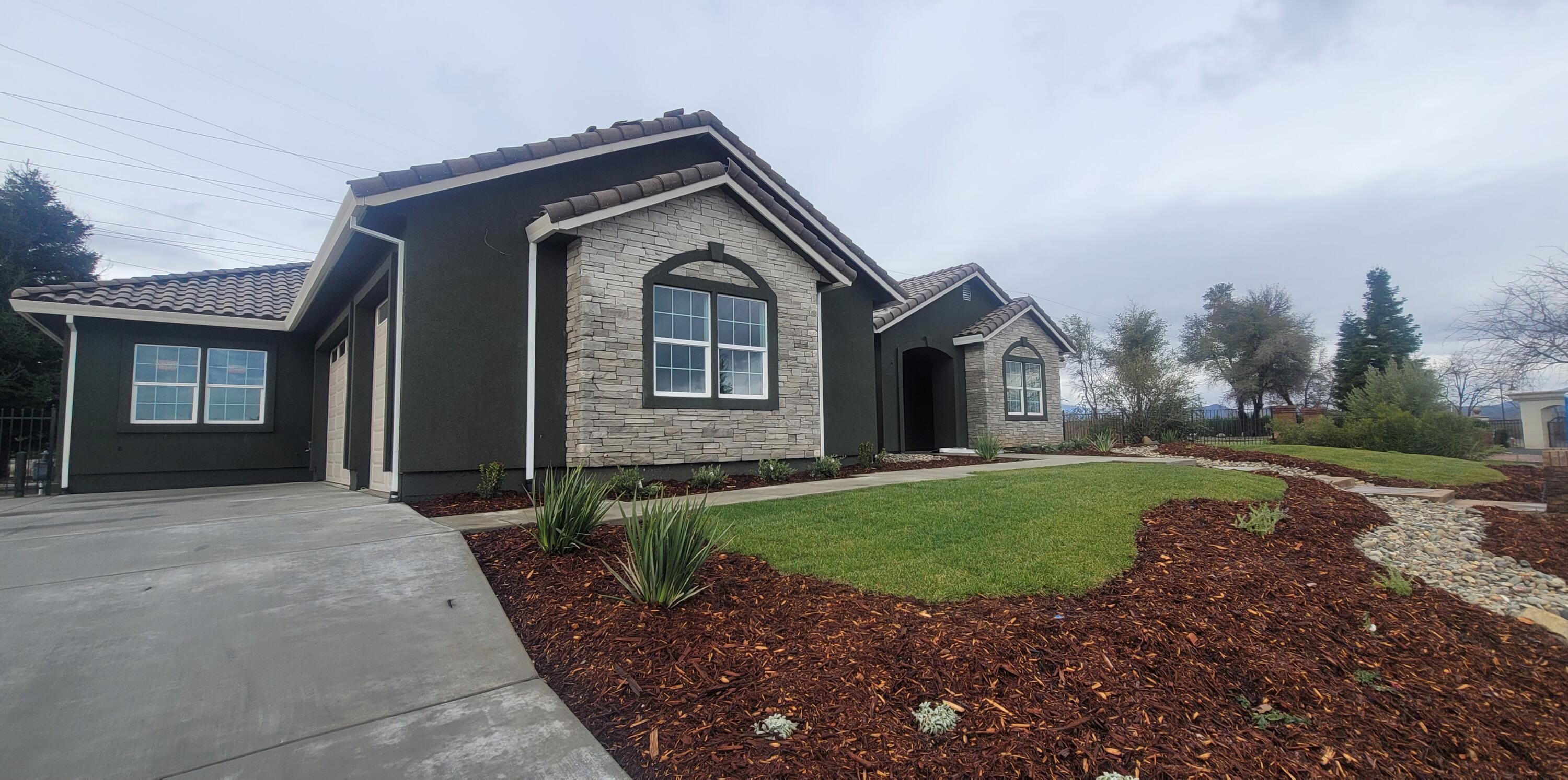 910 Santa Cruz Drive Redding, CA 96003 - Photo 4 of 28 a front view of a house with a yard