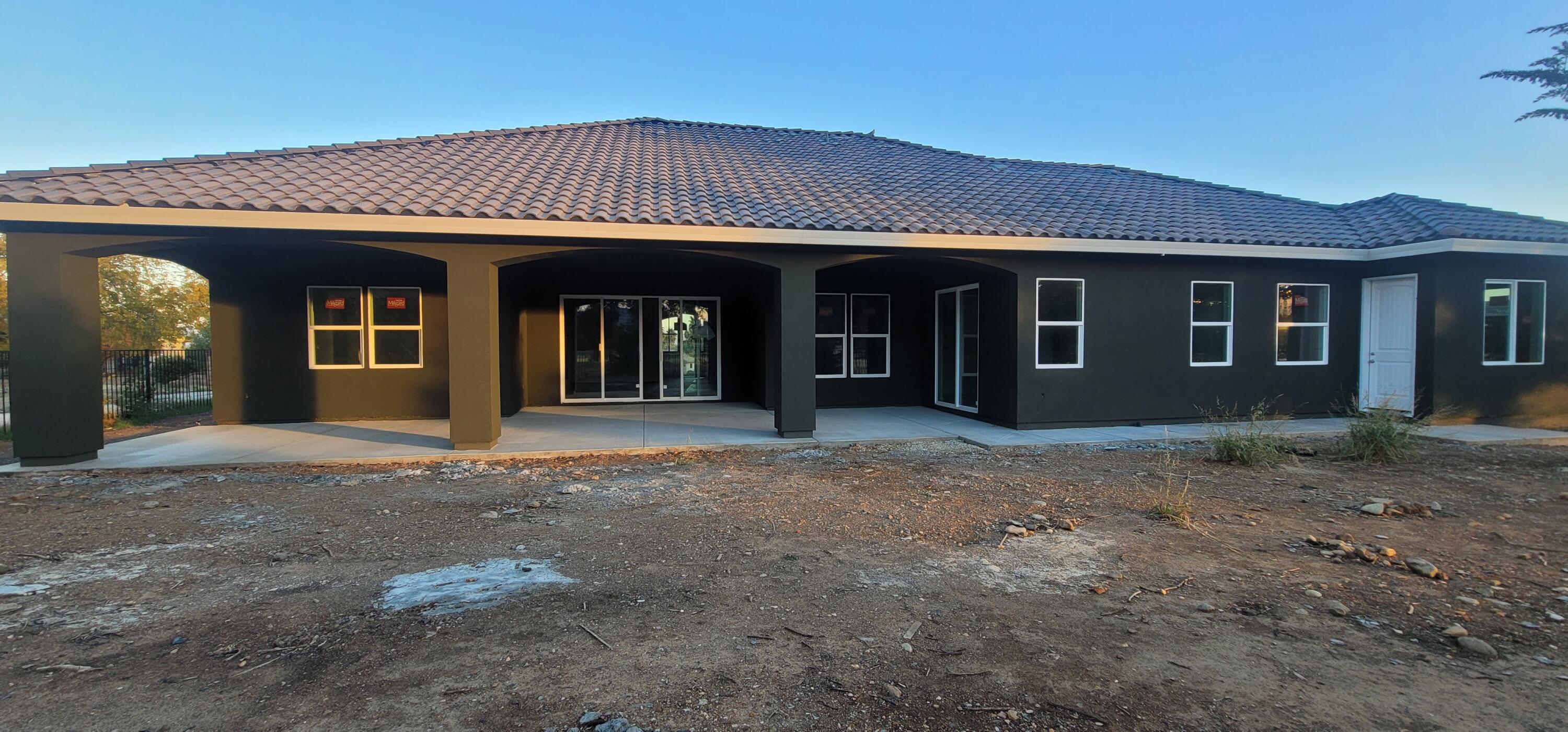 910 Santa Cruz Drive Redding, CA 96003 - Photo 10 of 28 a front view of a house