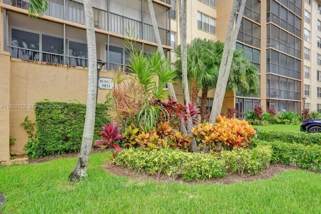 $190,000 | 3821 Environ Boulevard, Unit 403, Lauderhill, FL 33319