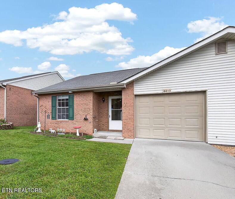 8033 Stablegate Way Powell, TN 37849 - Photo 2 of 24 LB1A7496