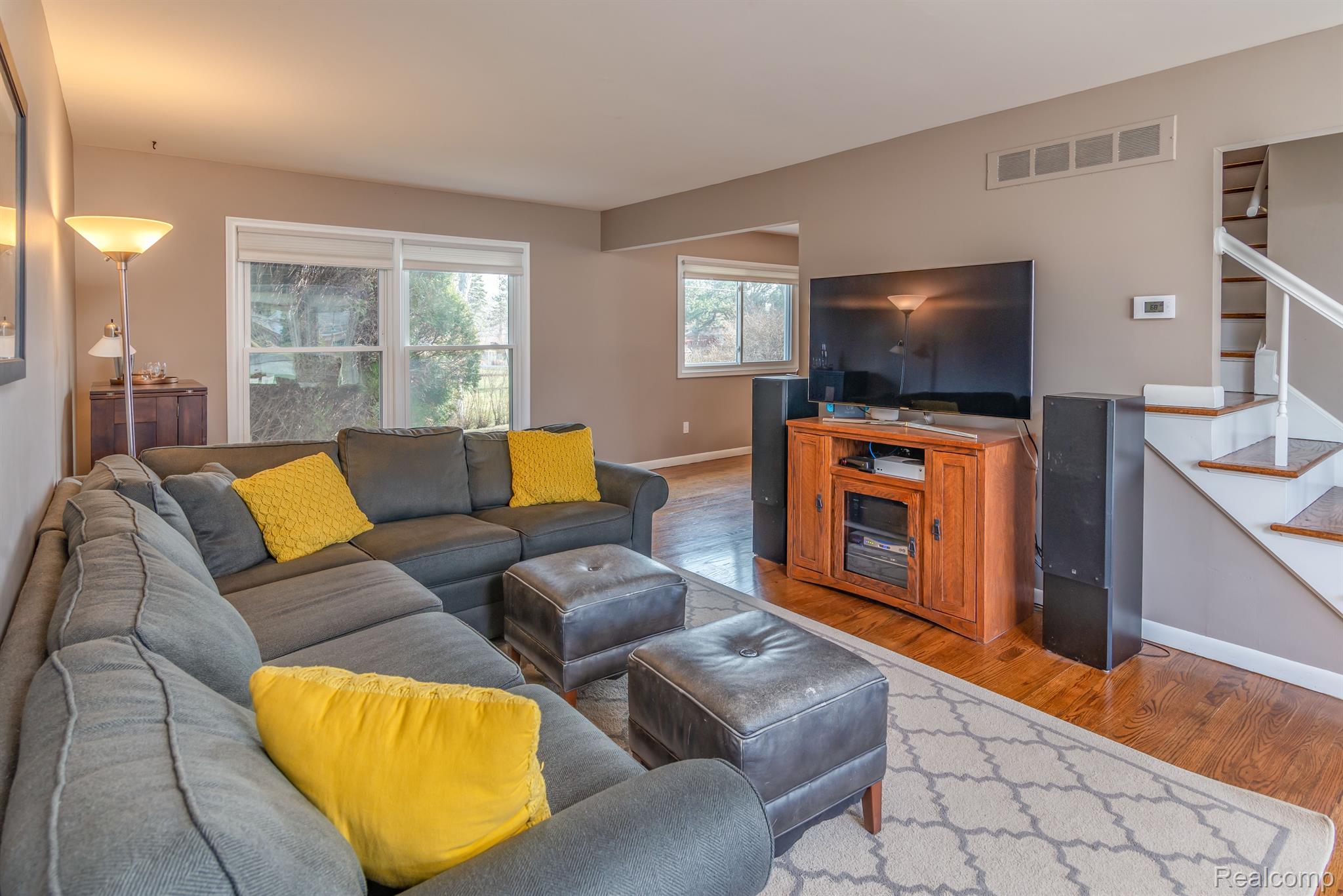 28556 Westerleigh Road Farmington, MI 48334 - Photo 3 of 22 Gallery Image 3