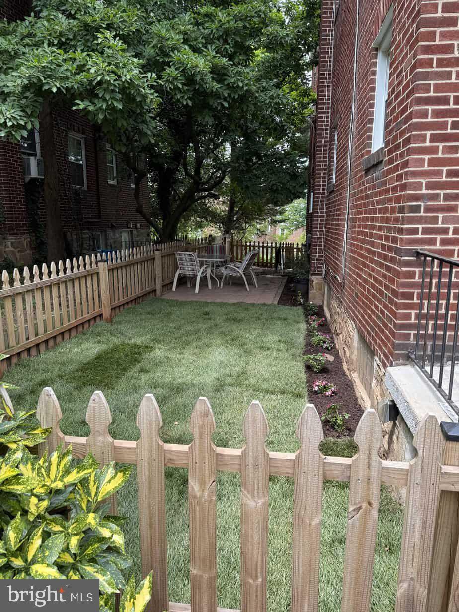 4620 Harcourt Road Baltimore, MD 21214 - Photo 12 of 14 Fenced-In Yard