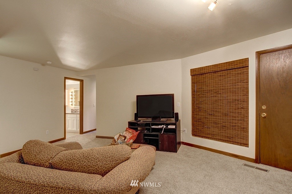 9226 Valhalla Way Bothell, WA 98011 - Photo 17 of 19 Gallery Image 17
