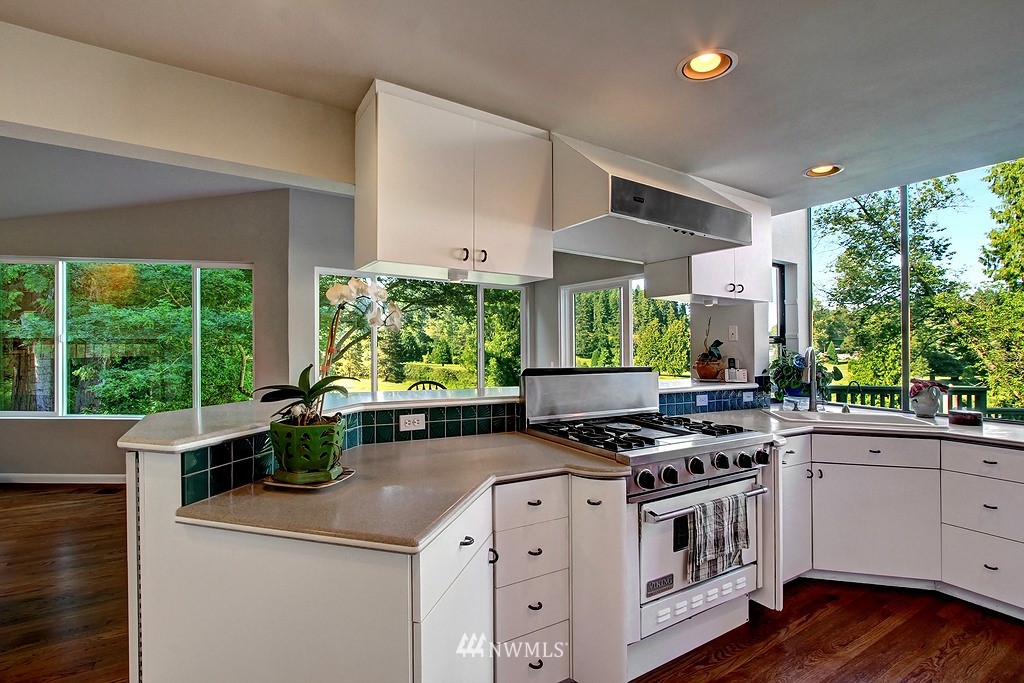 9226 Valhalla Way Bothell, WA 98011 - Photo 4 of 19 Gallery Image 4