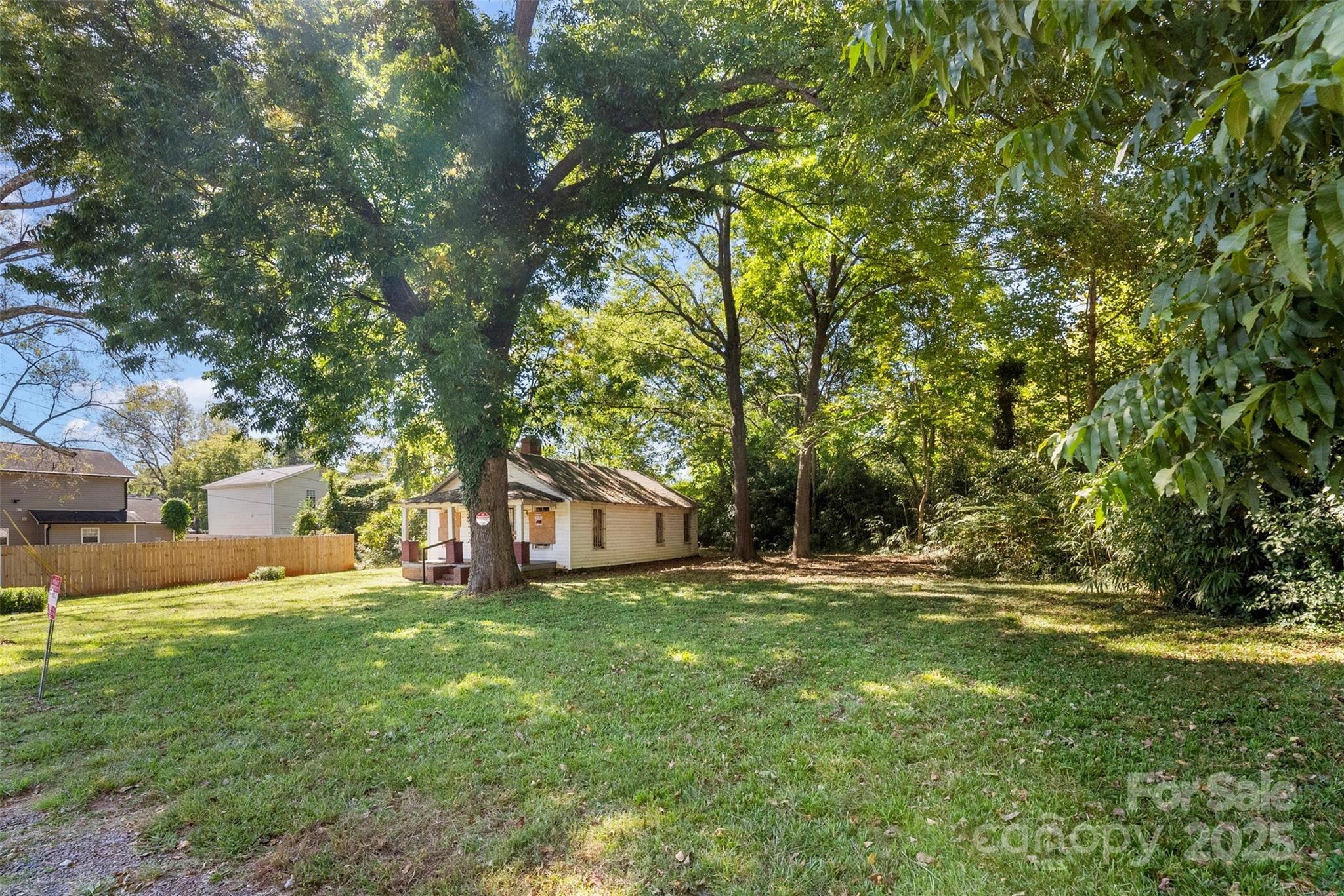 3444 Marvin Road Charlotte, NC 28211 - Photo 20 of 34 a backyard of a house with table and chairs