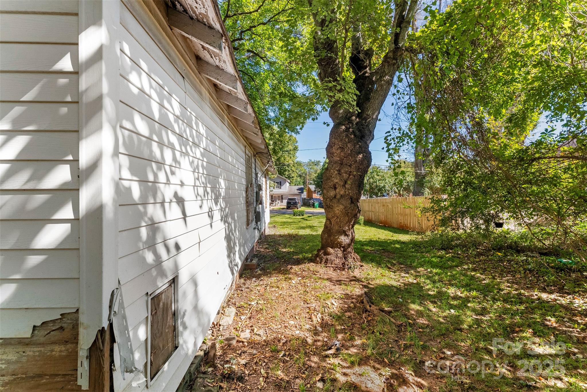 3444 Marvin Road Charlotte, NC 28211 - Photo 10 of 34 a backyard of a house with lots of green space