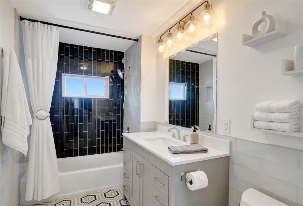 10 Oak Street, Unit 2 Saugus, MA 01906 - Photo 13 of 25