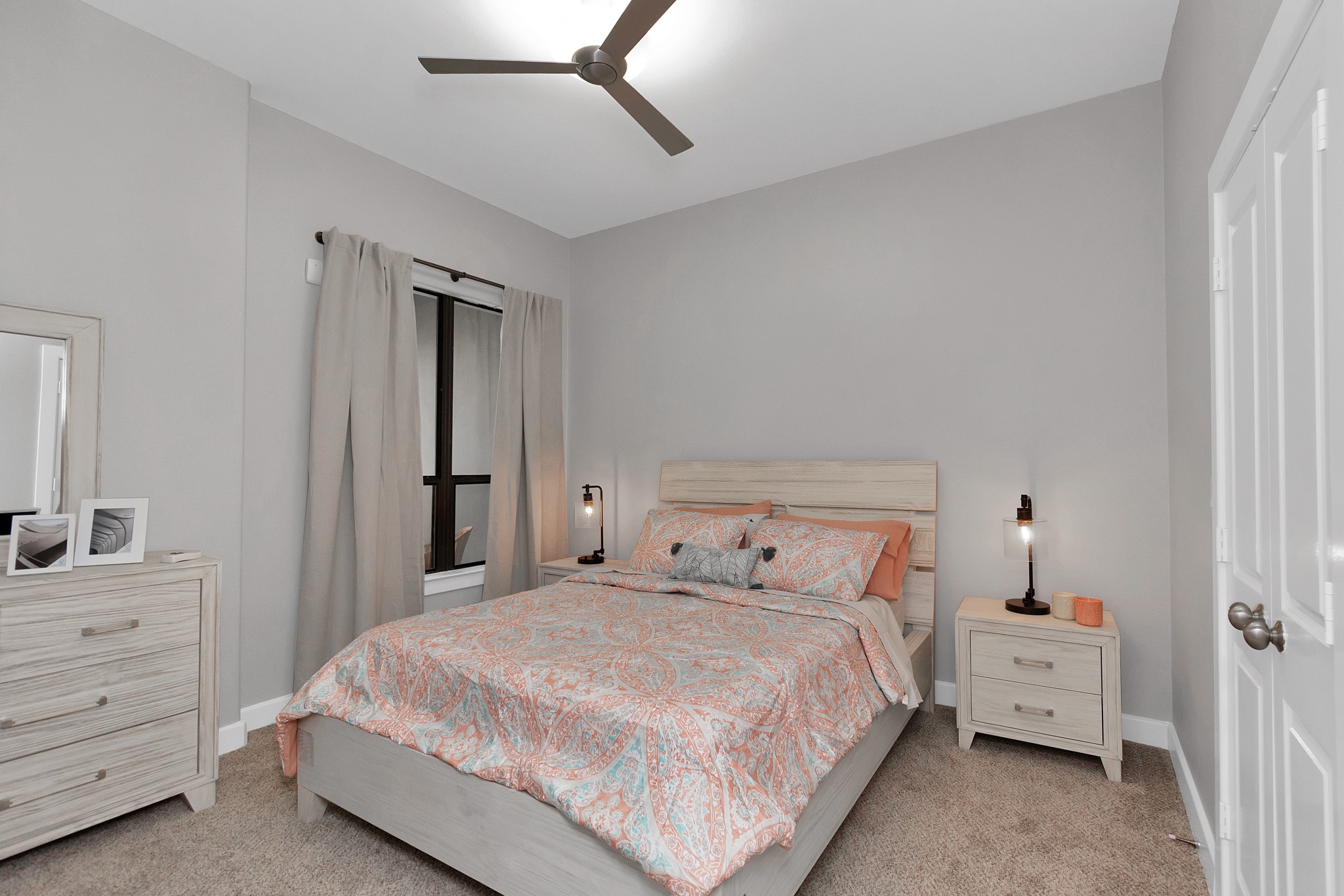1901 Post Oak Boulevard, Unit 3113 Houston, TX 77056 - Photo 16 of 34 High ceilings, a cool toned neutral color palette and a large window for natural light. The perfect combination for a peaceful retreat to start and end your day.