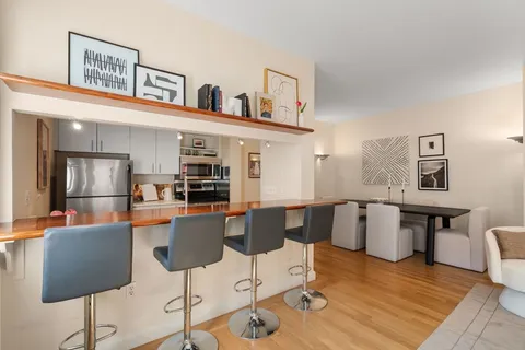 $845,000 | 2 Clarendon Street, Unit 302, Boston, MA 02116