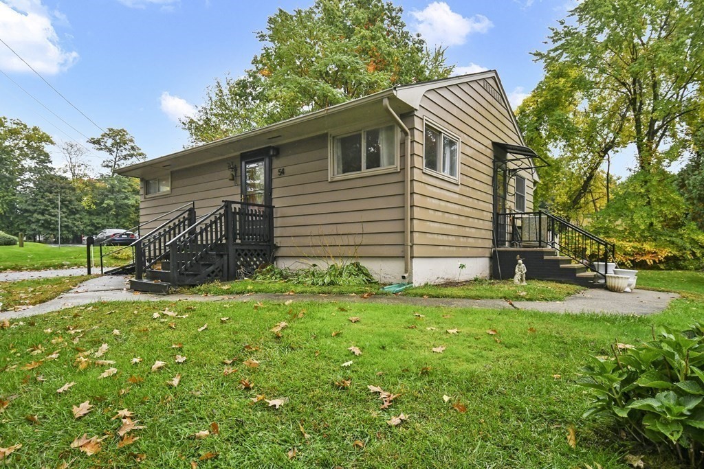 54 Sunderland Road Worcester, MA 01604 - Photo 1 of 18 Gallery Image 1