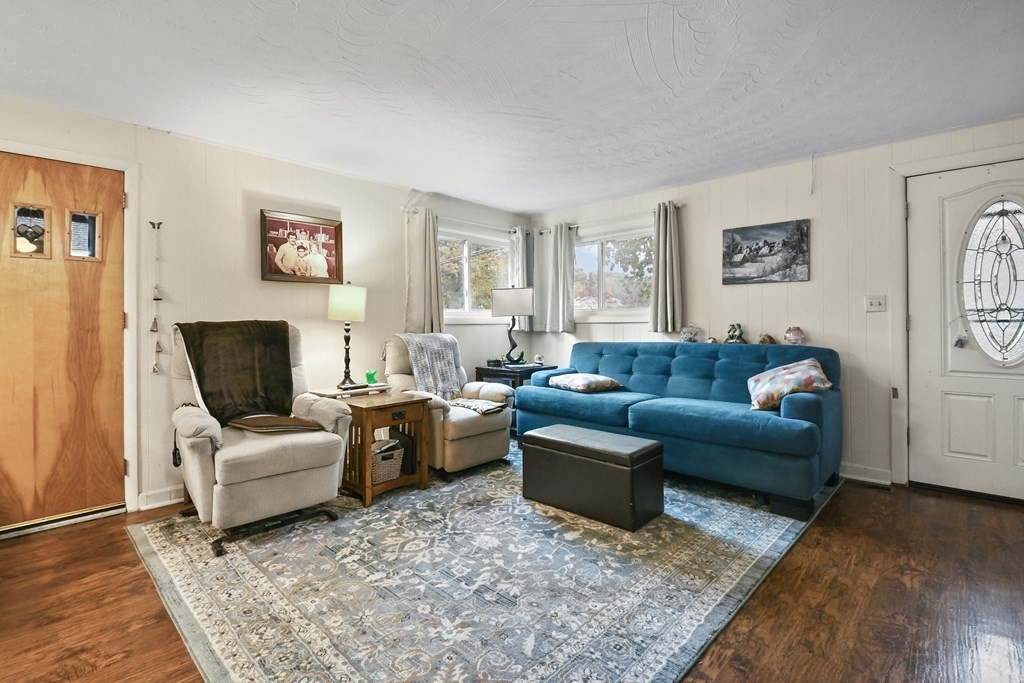 54 Sunderland Road Worcester, MA 01604 - Photo 4 of 18 Gallery Image 4