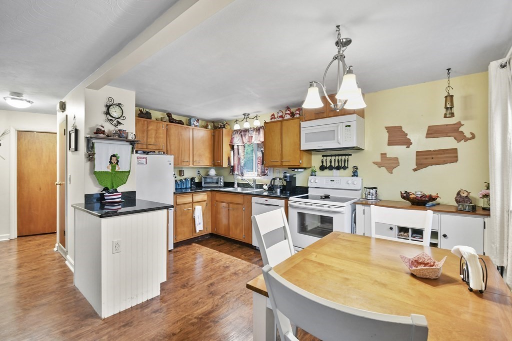 54 Sunderland Road Worcester, MA 01604 - Photo 5 of 18 Gallery Image 5