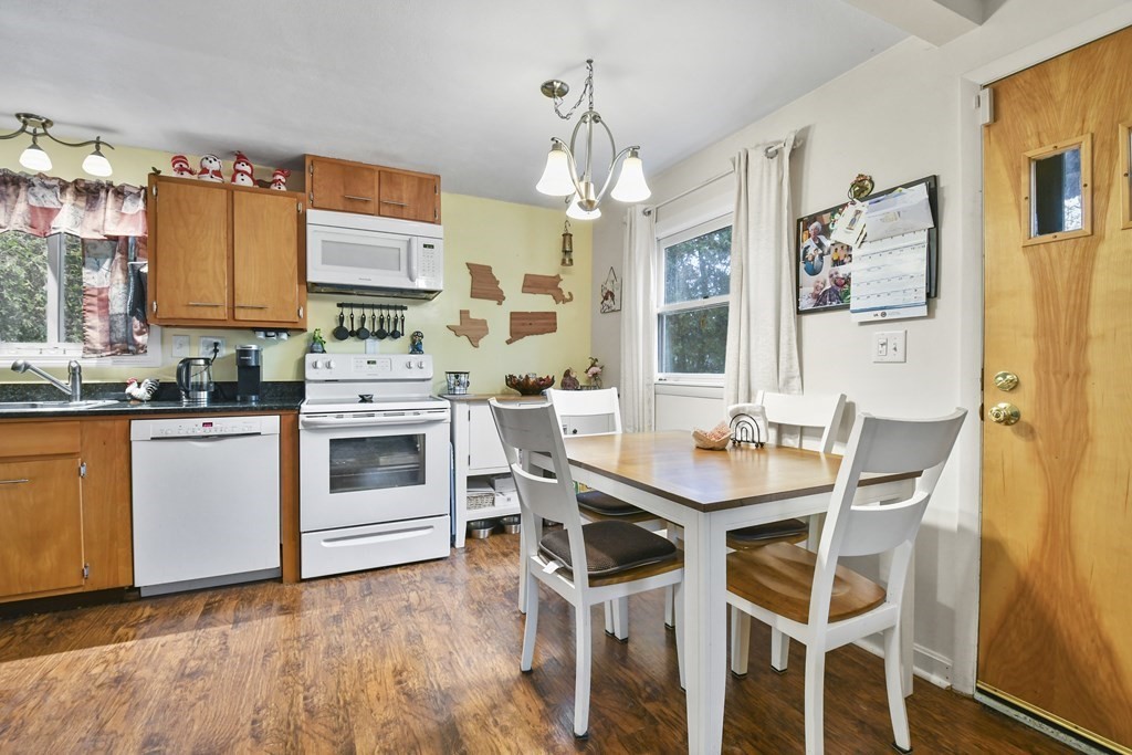 54 Sunderland Road Worcester, MA 01604 - Photo 7 of 18 Gallery Image 7