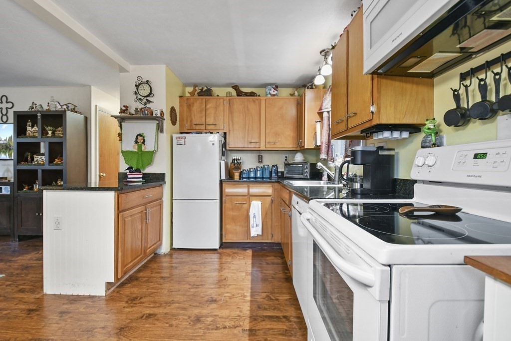 54 Sunderland Road Worcester, MA 01604 - Photo 8 of 18 Gallery Image 8