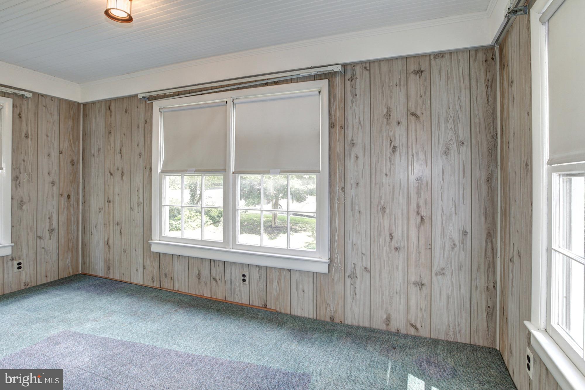 600 Forest Glen Road Silver Spring, MD 20901 - Photo 12 of 28 Screened In Porch