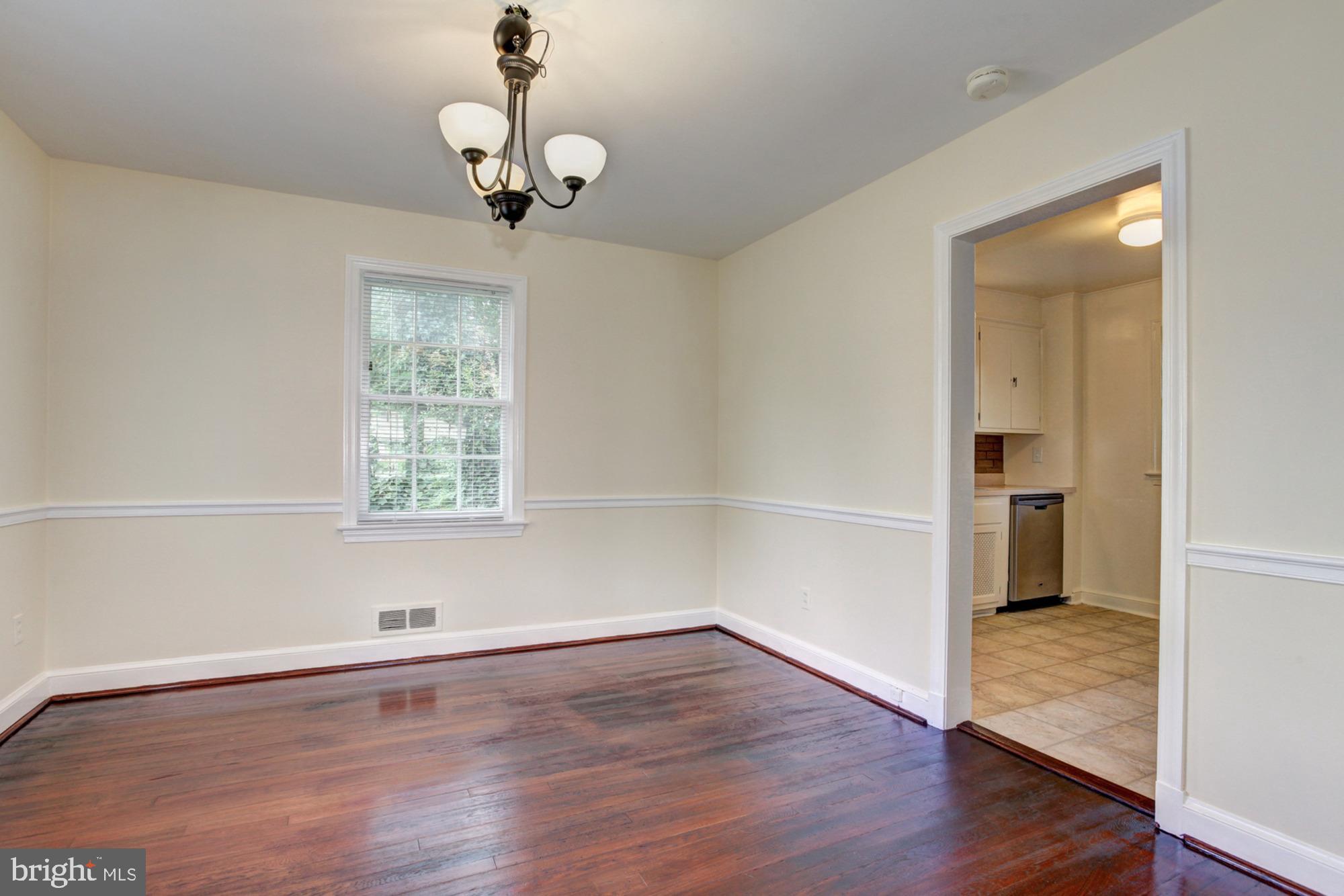600 Forest Glen Road Silver Spring, MD 20901 - Photo 15 of 28 Dining Room