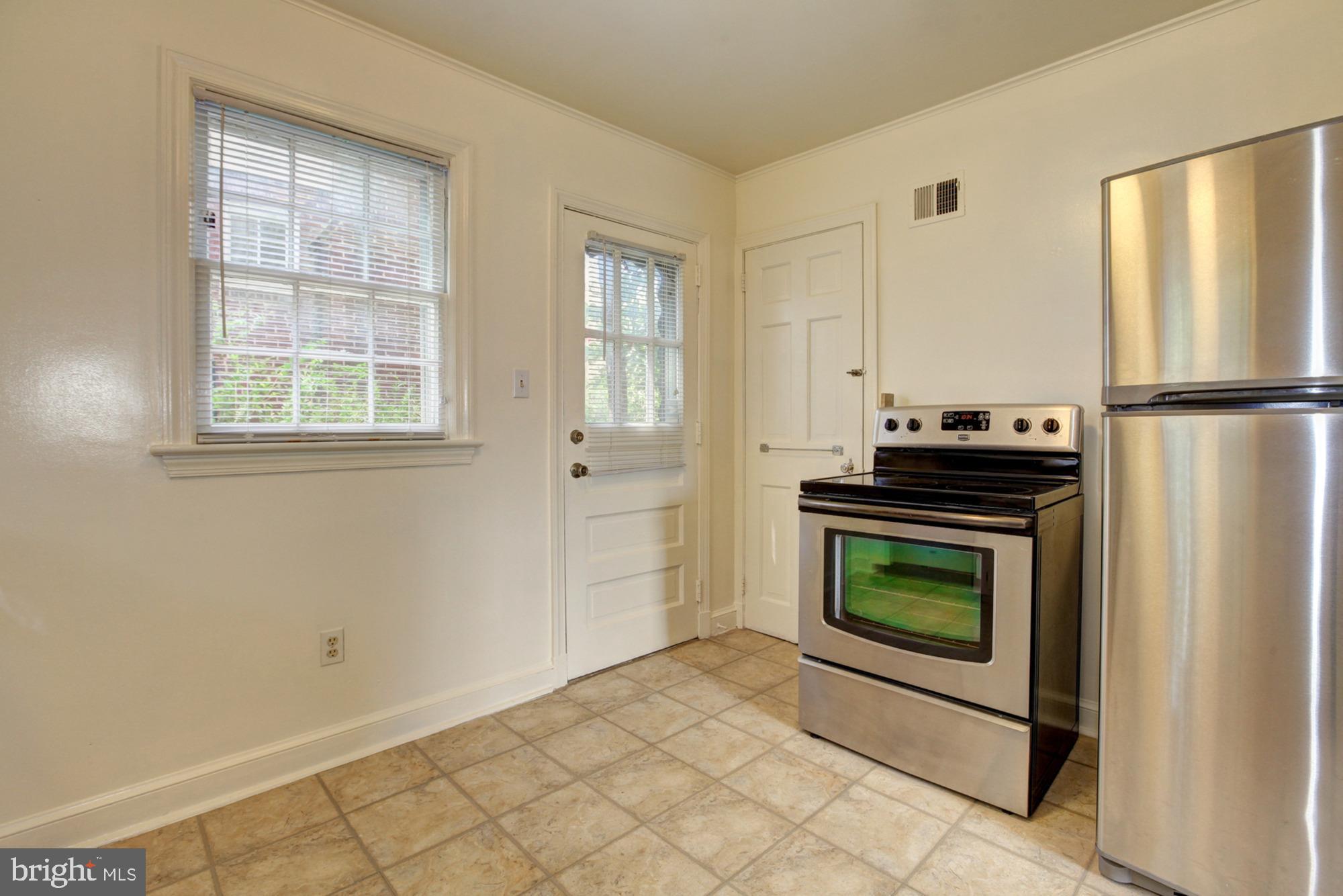 600 Forest Glen Road Silver Spring, MD 20901 - Photo 19 of 28 Kitchen