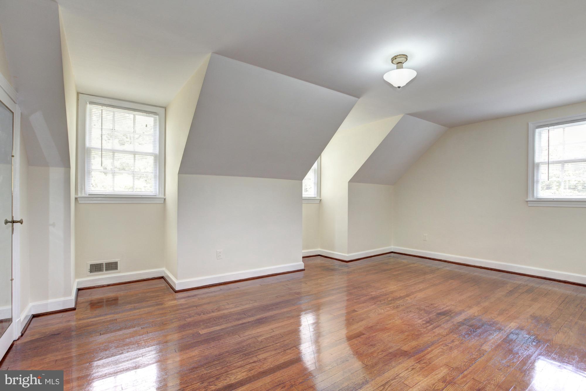 600 Forest Glen Road Silver Spring, MD 20901 - Photo 20 of 28 Master Bedroom